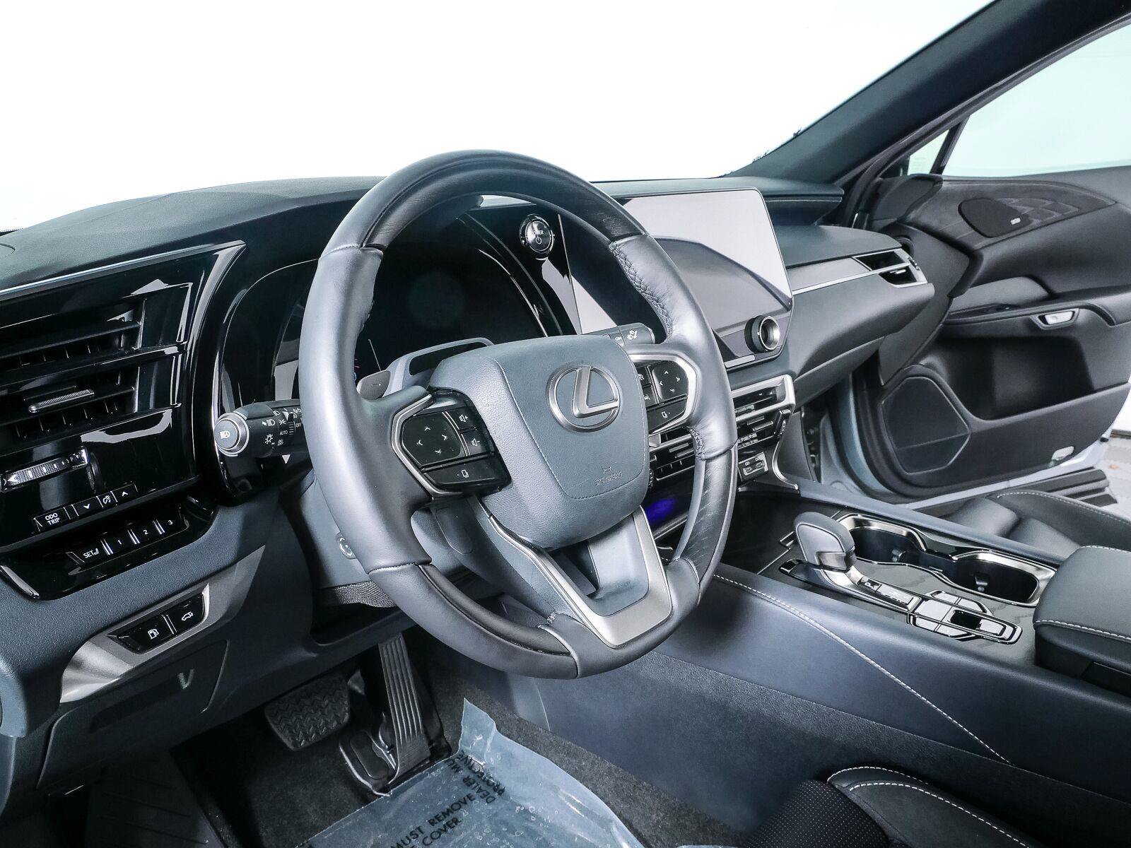 Used 2026 Lexus RX 450h AWD w/ Convenience Package image 4