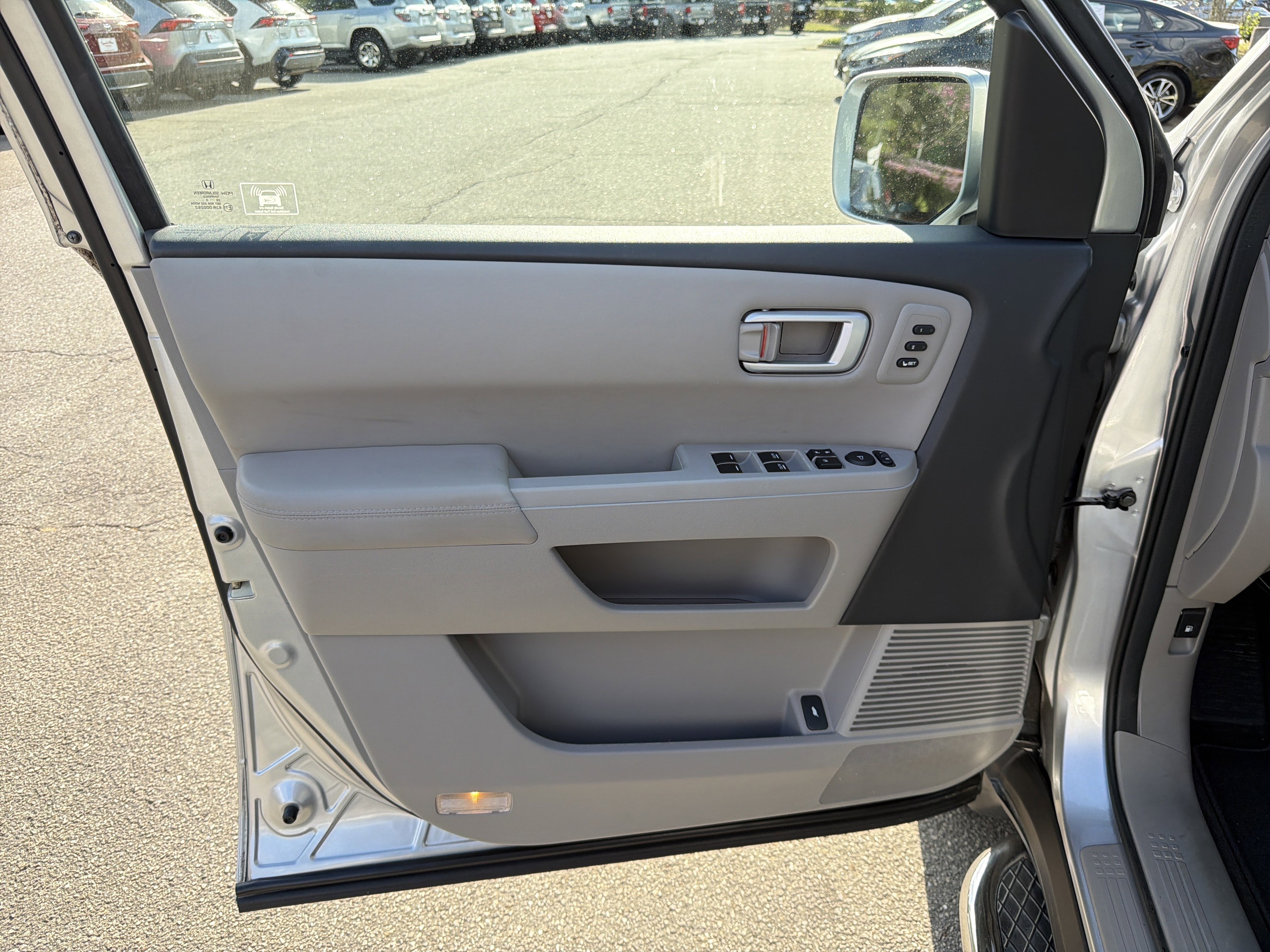 Used 2010 Honda Pilot Touring image 21