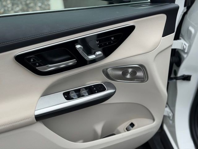 Used 2025 Mercedes-Benz GLC 300 4MATIC image 22