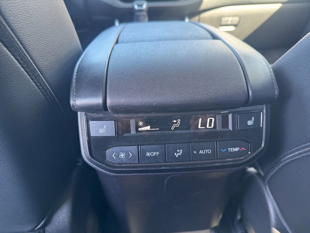 Used 2023 Toyota Highlander Platinum image 20