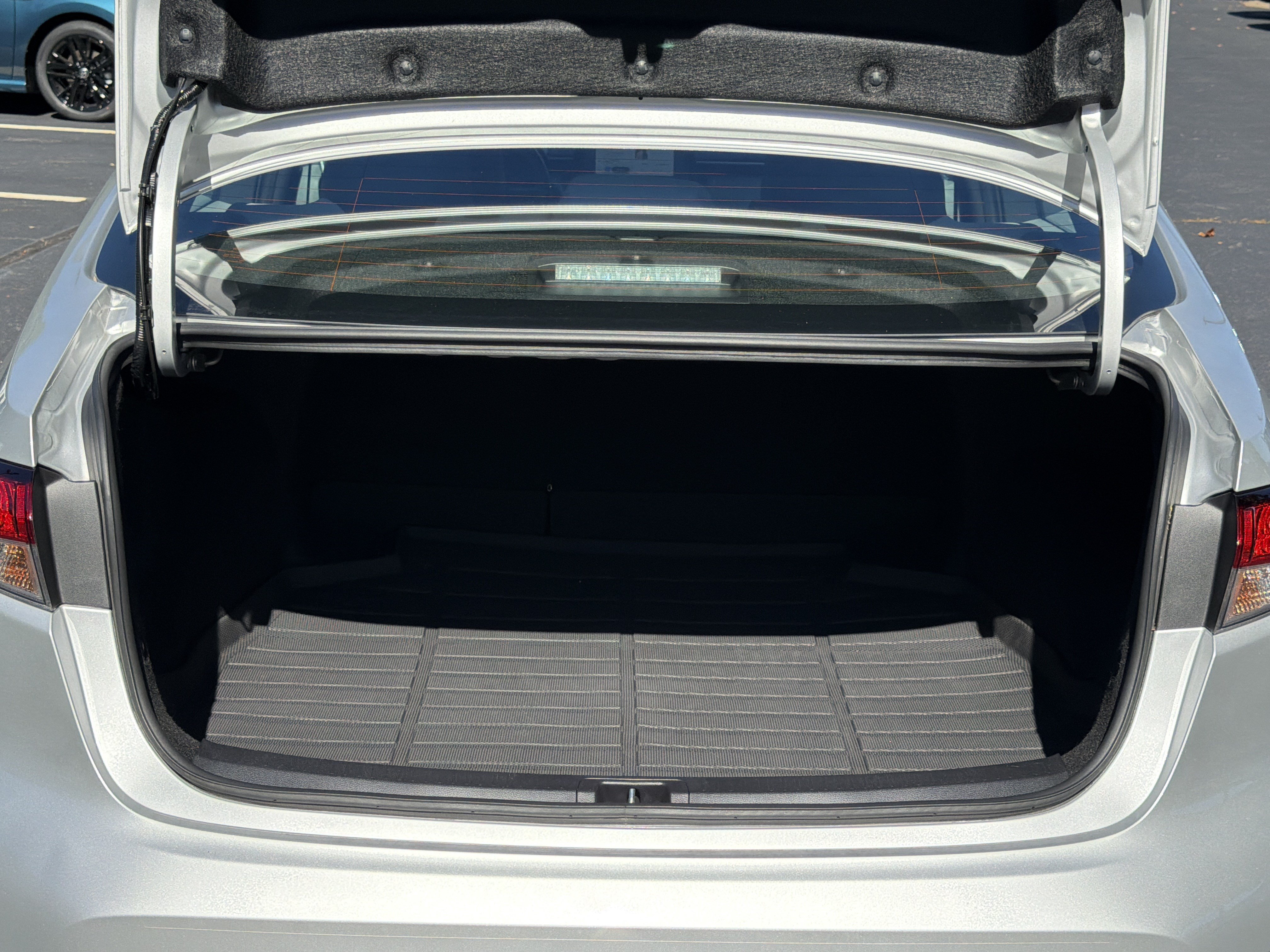 Used 2024 Toyota Corolla LE FWD image 18