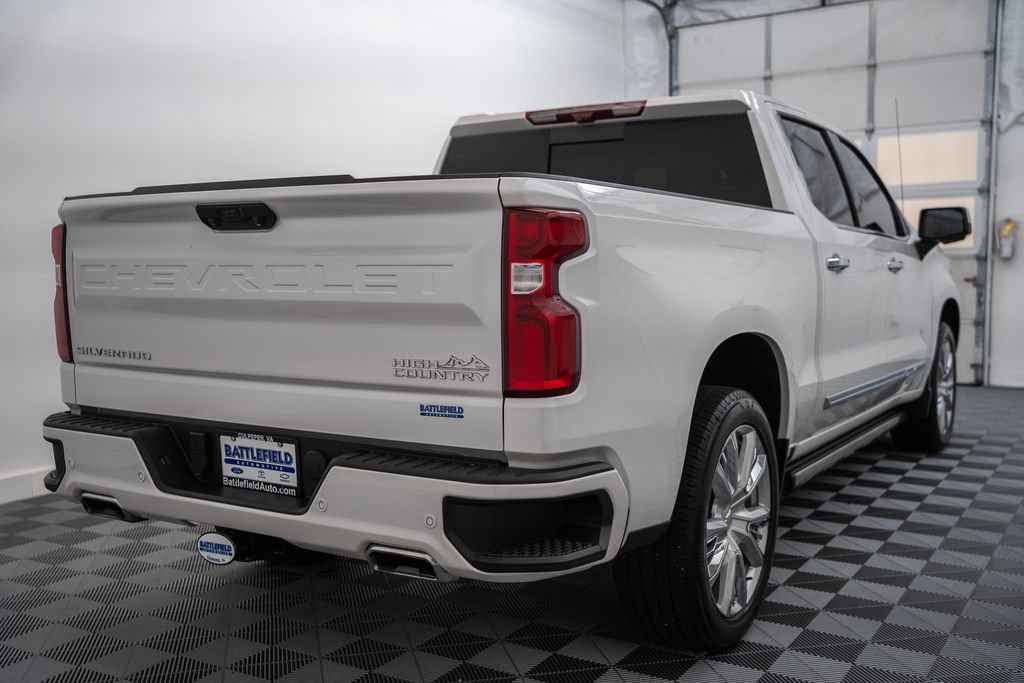 Used 2025 Chevrolet Silverado 1500 High Country AWD/4WD image 5