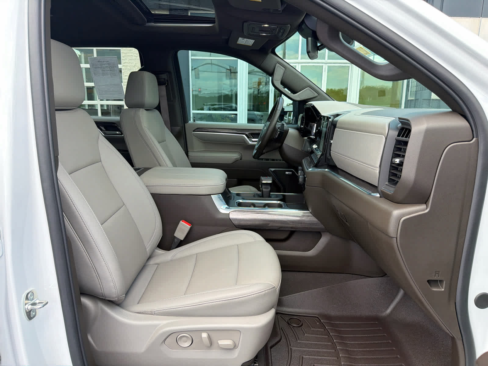 Used 2024 Chevrolet Silverado 1500 LTZ w/ LTZ Premium Package AWD/4WD image 16