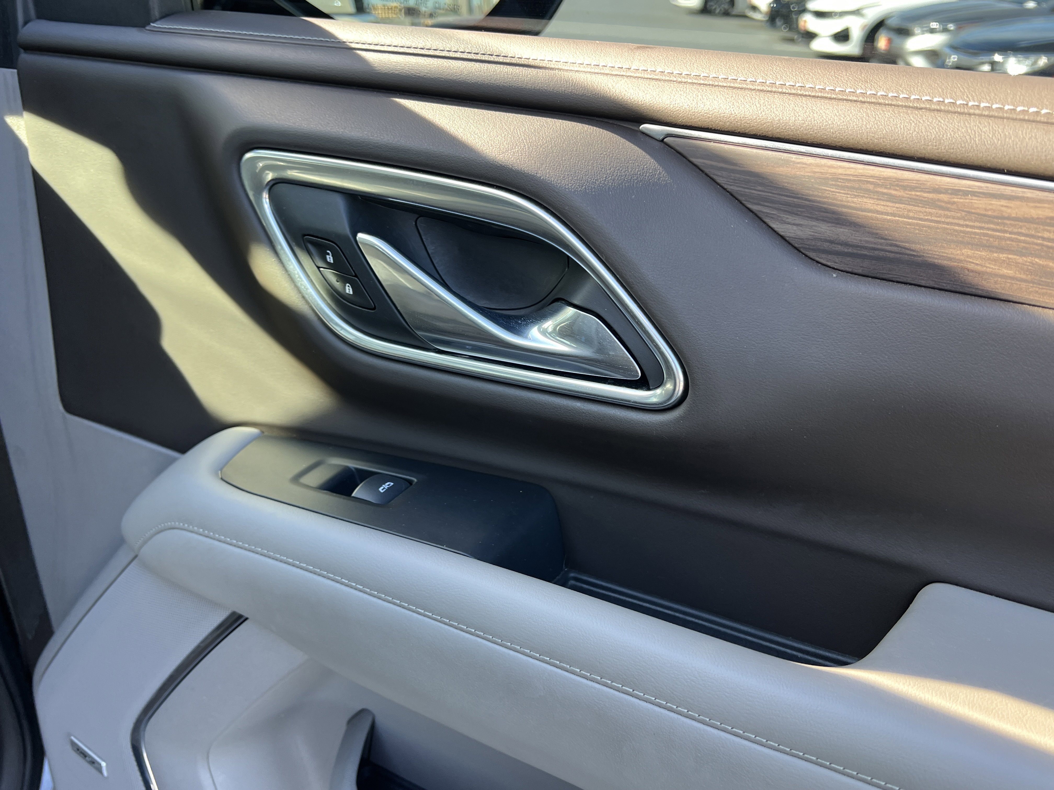 Used 2021 Chevrolet Tahoe LT w/ LT Signature Package image 16