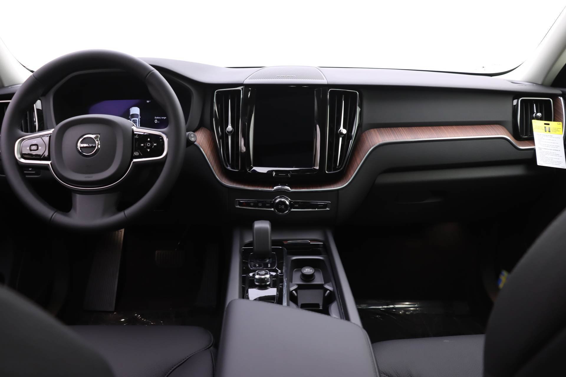 New 2024 Volvo XC60 T8 Plus w/ Protection Package Premier AWD/4WD image 8