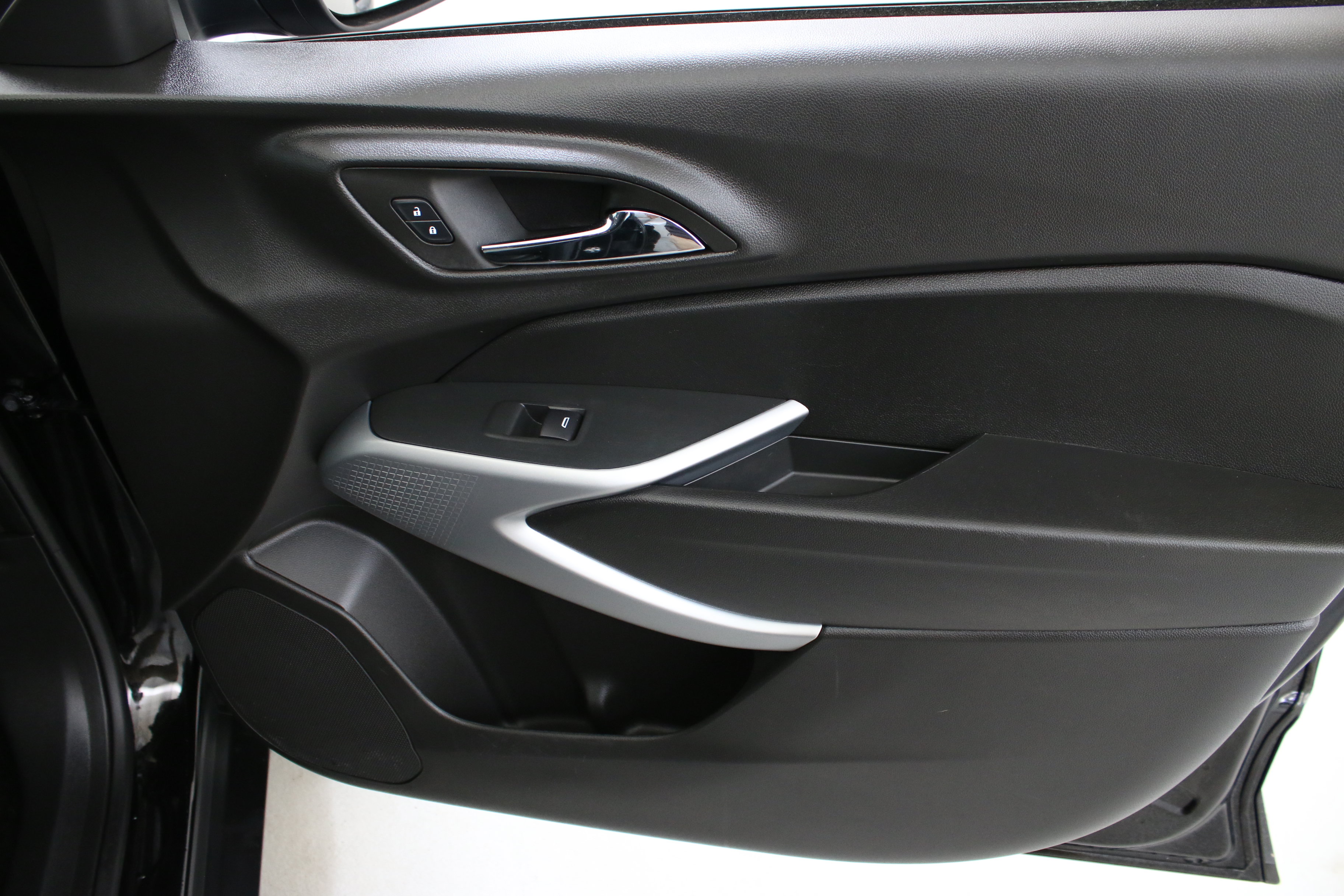 Used 2024 Chevrolet Trax LS FWD image 31