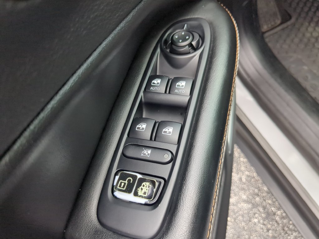 Used 2018 Jeep Compass Latitude w/ Cold Weather Group AWD/4WD image 18
