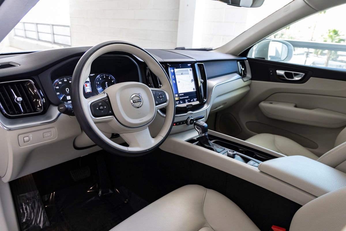 Used 2018 Volvo XC60 T5 Momentum w/ Vision Package image 15