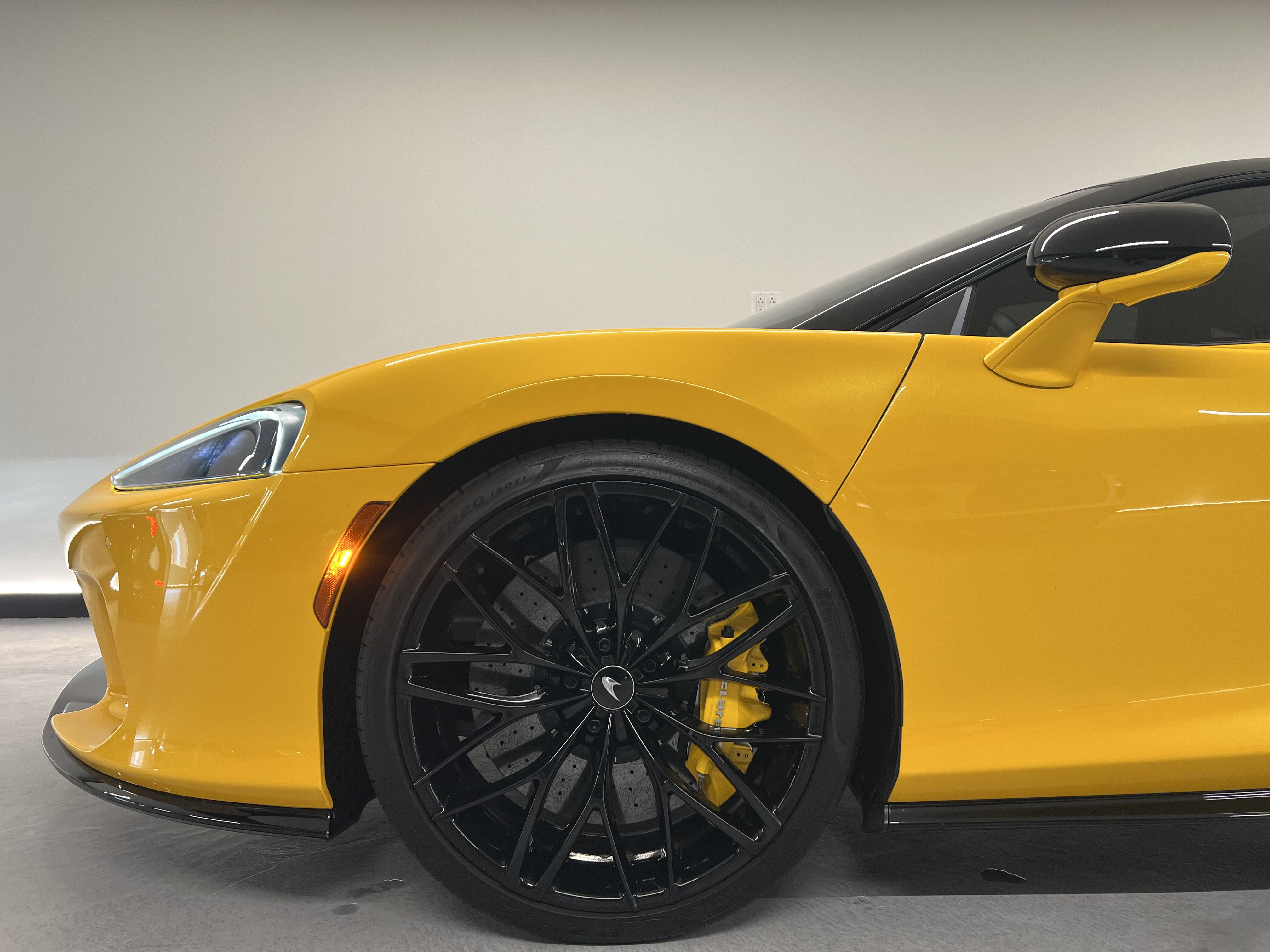 Used 2023 McLaren GT RWD image 24