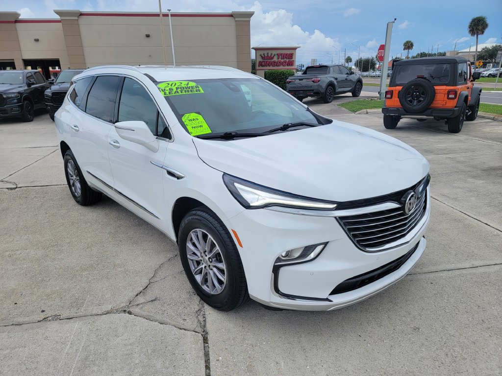 Used 2024 Buick Enclave Essence FWD image 7