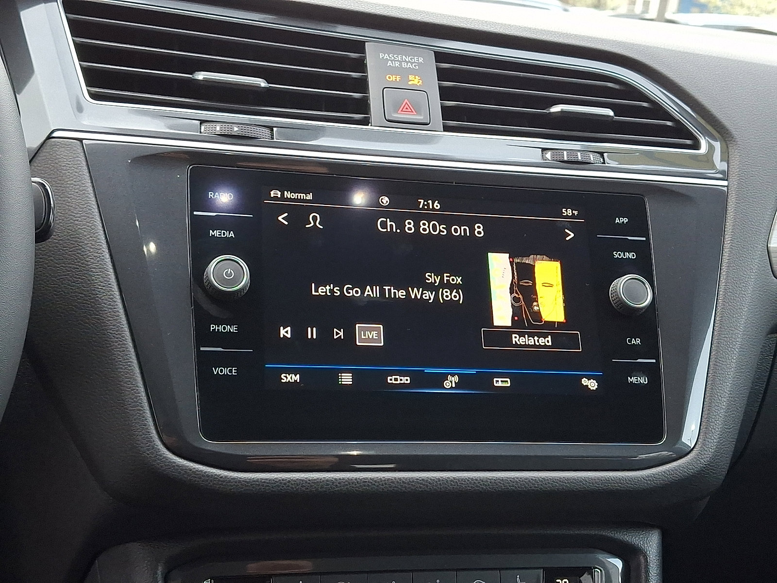 Used 2021 Volkswagen Tiguan SE w/ Panoramic Sunroof Package image 17