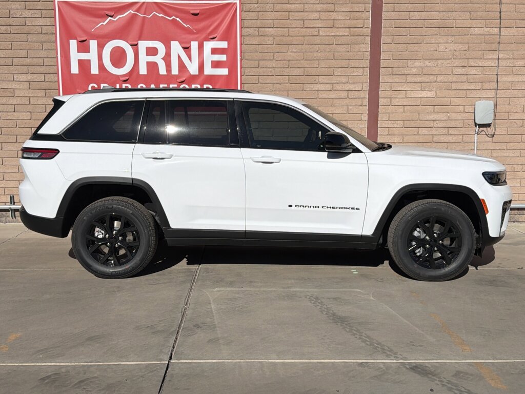 New 2026 Jeep Grand Cherokee Altitude image 7