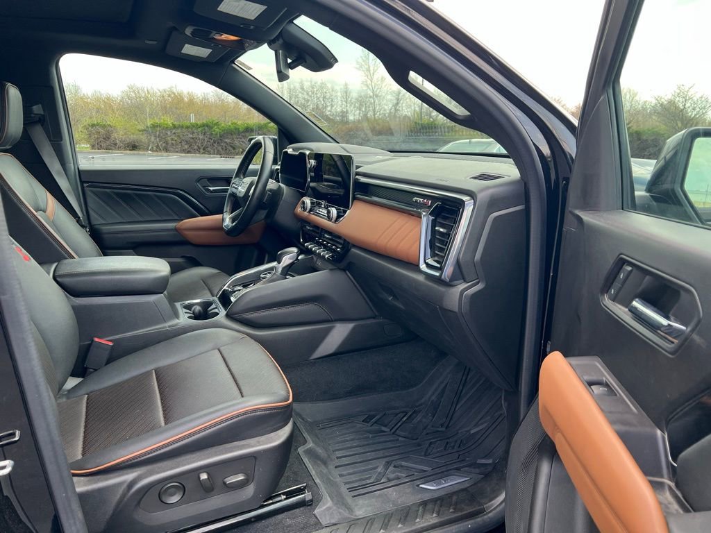 Used 2023 GMC Canyon AT4 w/ AT4 Premium Package image 10