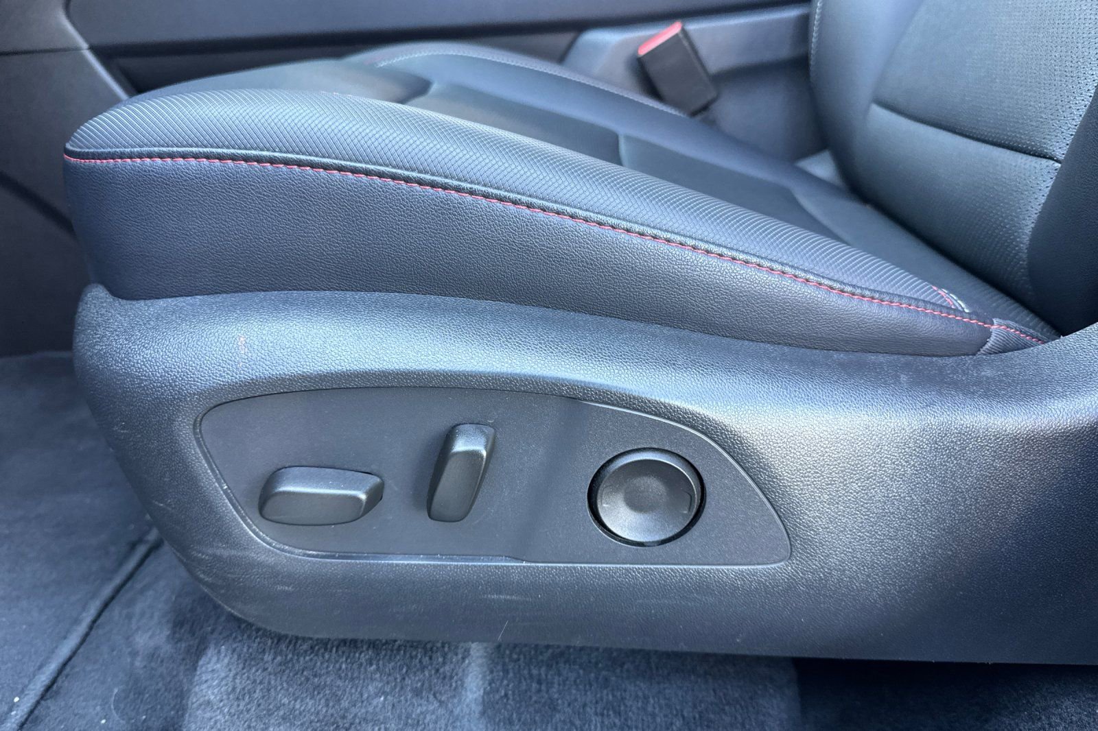 Used 2025 Chevrolet Traverse Z71 AWD/4WD image 14