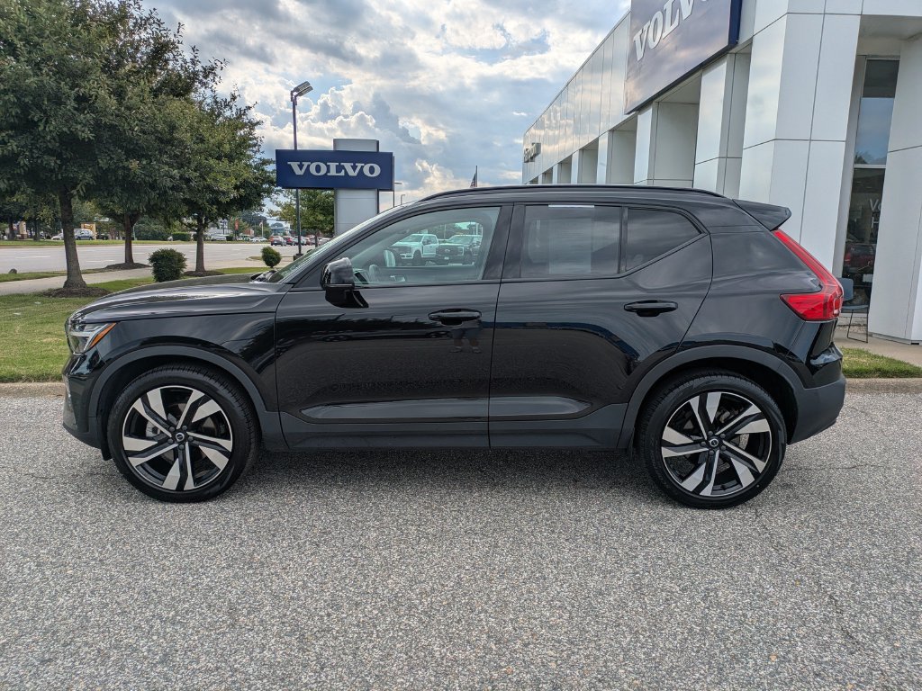 Used 2023 Volvo XC40 B5 Ultimate w/ Climate Package AWD/4WD image 3