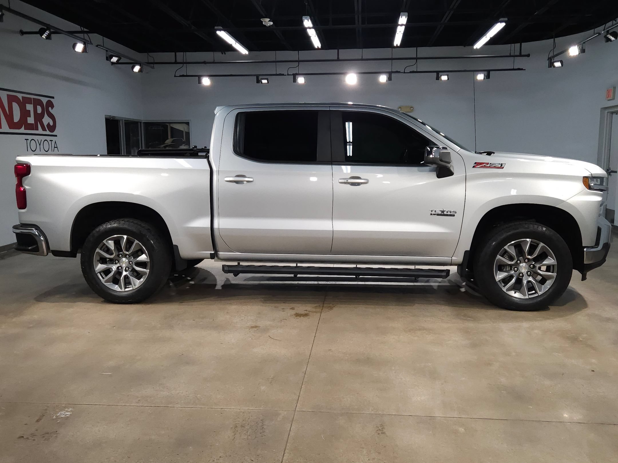 Used 2022 Chevrolet Silverado 1500 LT AWD/4WD image 8