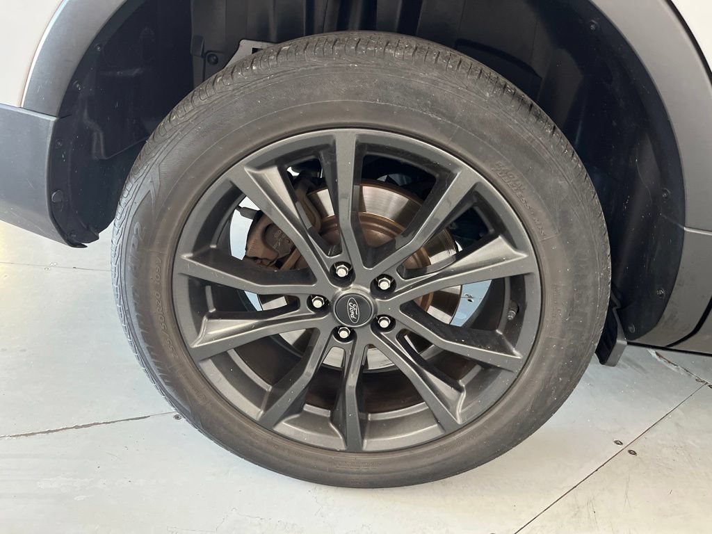 Used 2017 Ford Explorer XLT w/ Equipment Group 202A AWD/4WD image 16