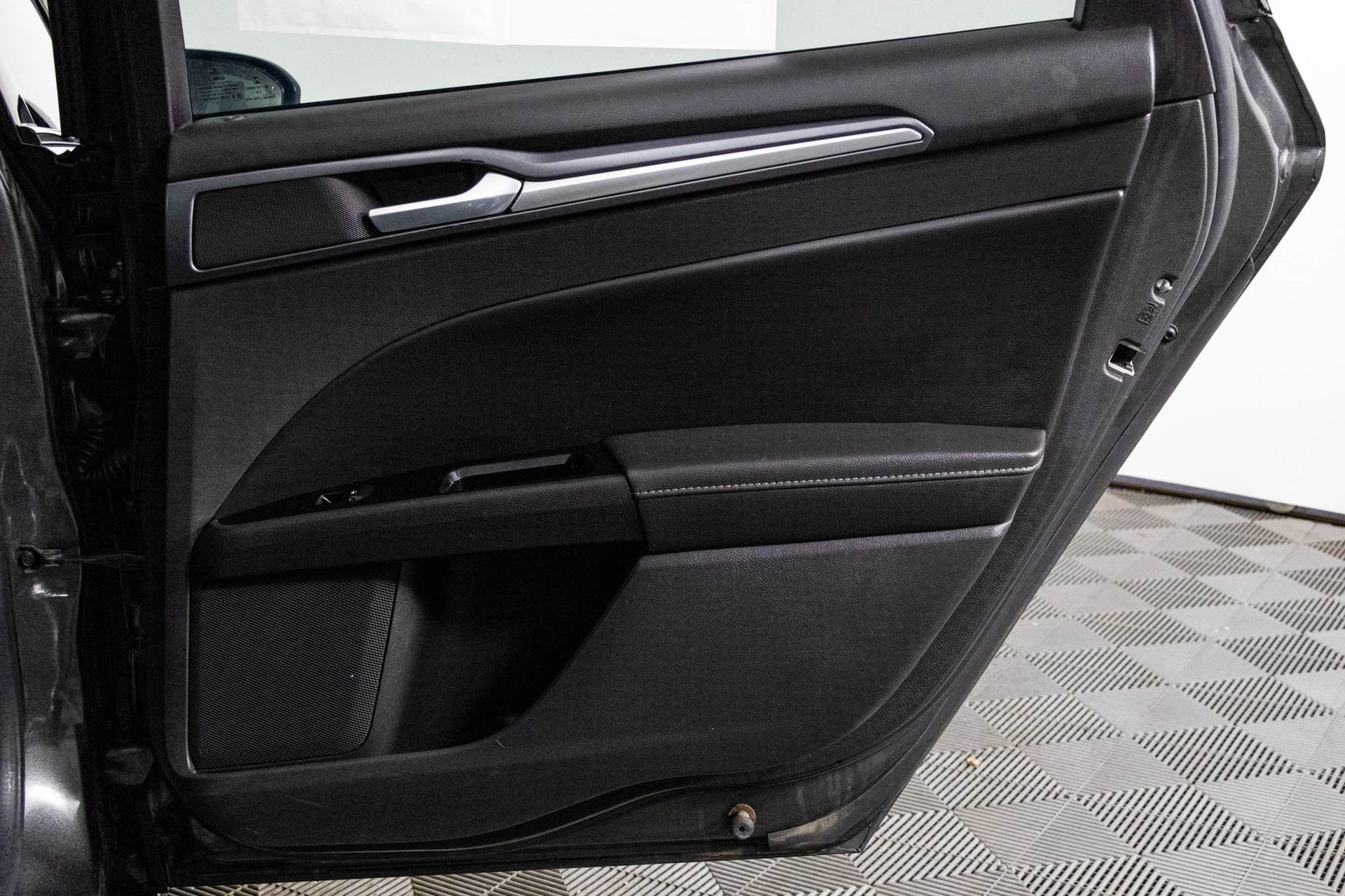 Used 2015 Ford Fusion Titanium image 38