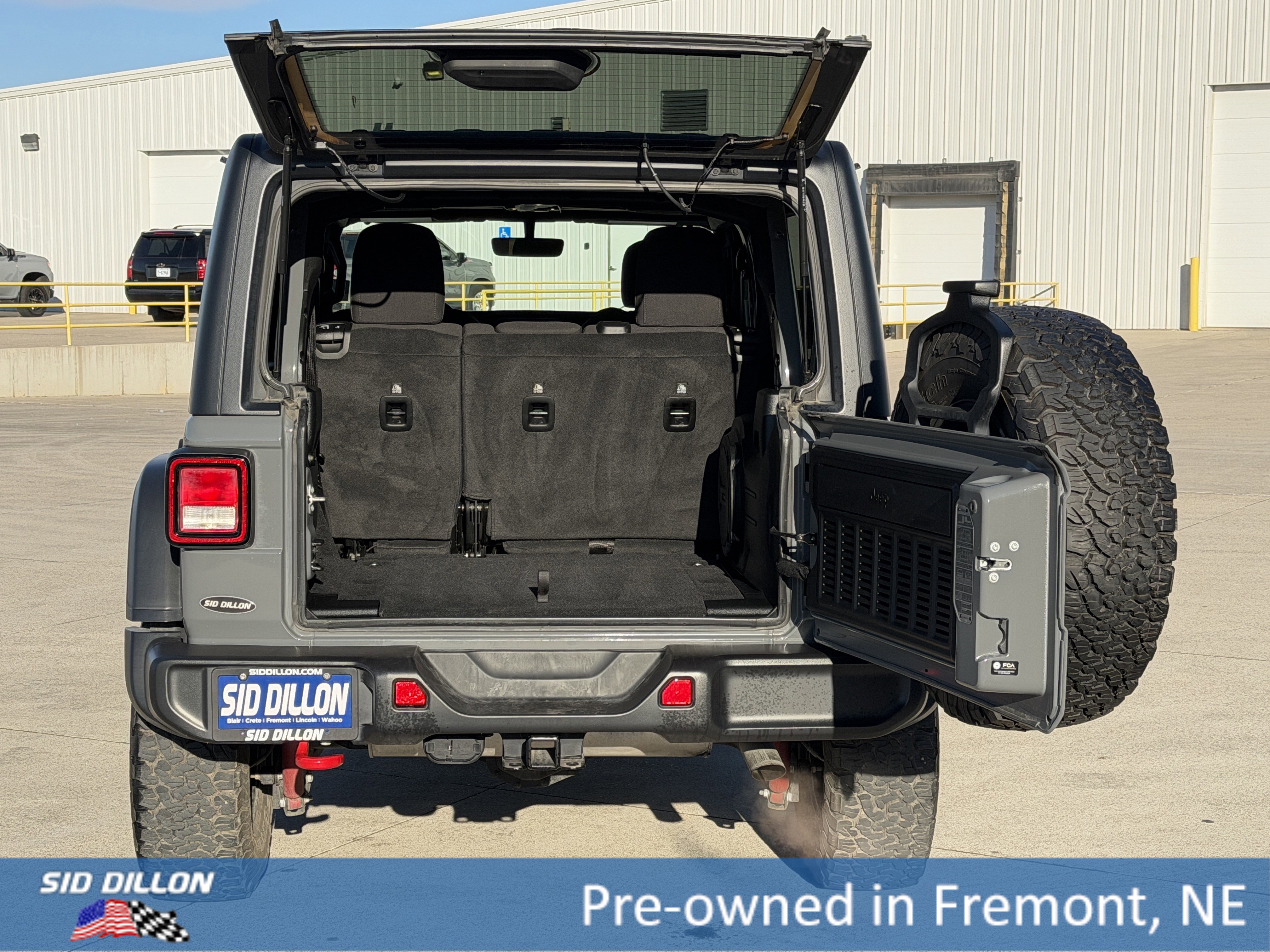 Used 2023 Jeep Wrangler Unlimited Rubicon w/ Cold Weather Group image 5
