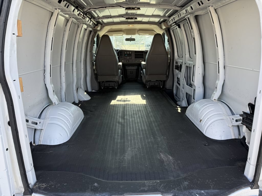 Used 2018 Chevrolet Express 2500 w/ Driver Convenience Package RWD image 19