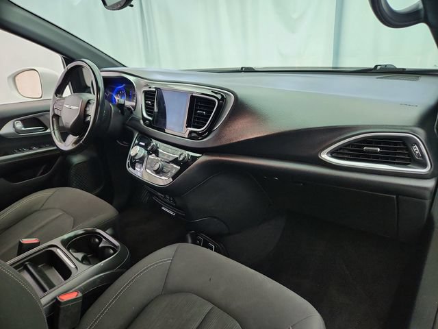 Used 2018 Chrysler Pacifica Touring Plus w/ S Appearance Package FWD image 26