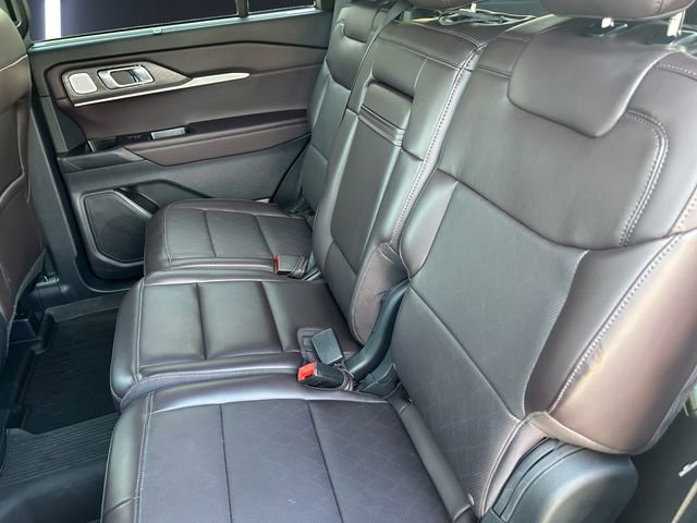 Used 2025 Ford Explorer Platinum AWD/4WD image 13