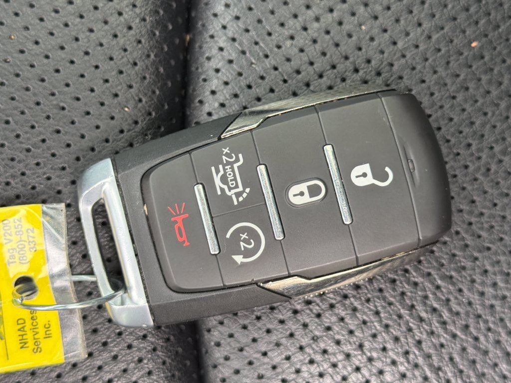 Used 2025 RAM 3500 Limited AWD/4WD image 29
