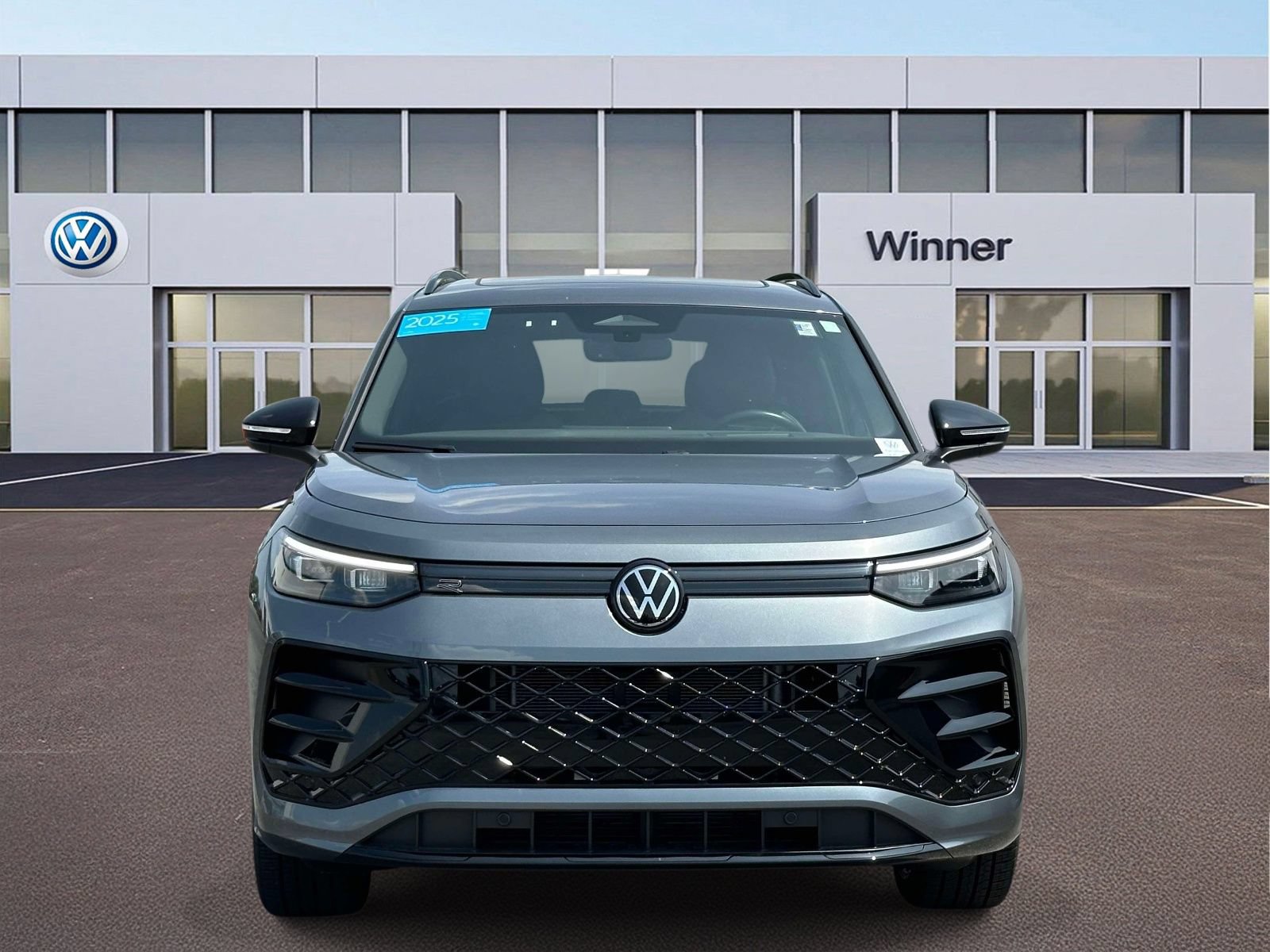 Certified 2025 Volkswagen Tiguan SE R-Line AWD/4WD image 9