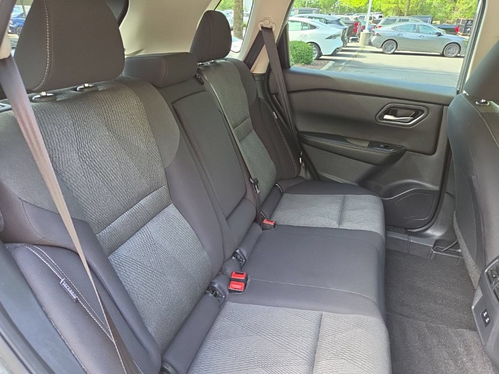 Certified 2025 Nissan Rogue SV FWD image 38
