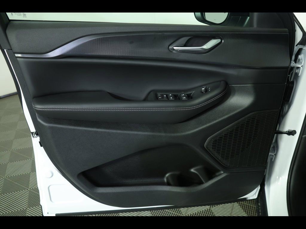 New 2025 Jeep Grand Cherokee L Laredo w/ Luxury Tech Group I image 21