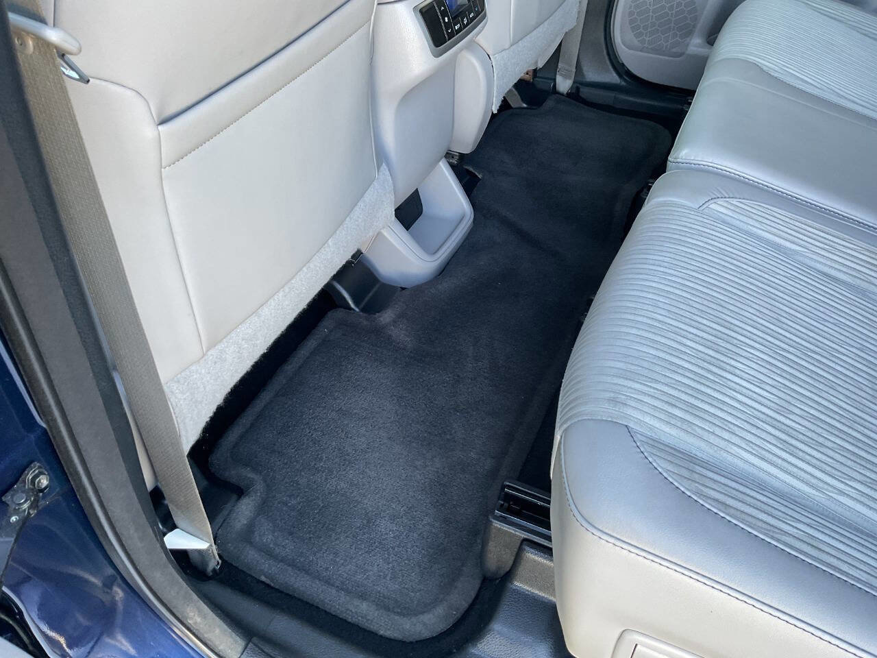 Used 2015 Toyota Highlander Plus AWD/4WD image 31