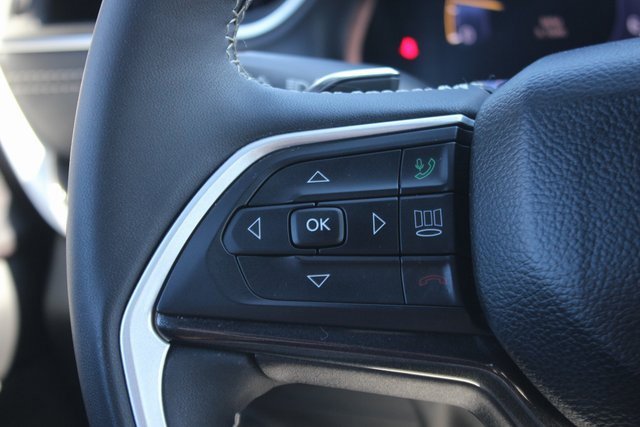 Used 2023 Jeep Grand Cherokee Altitude image 13