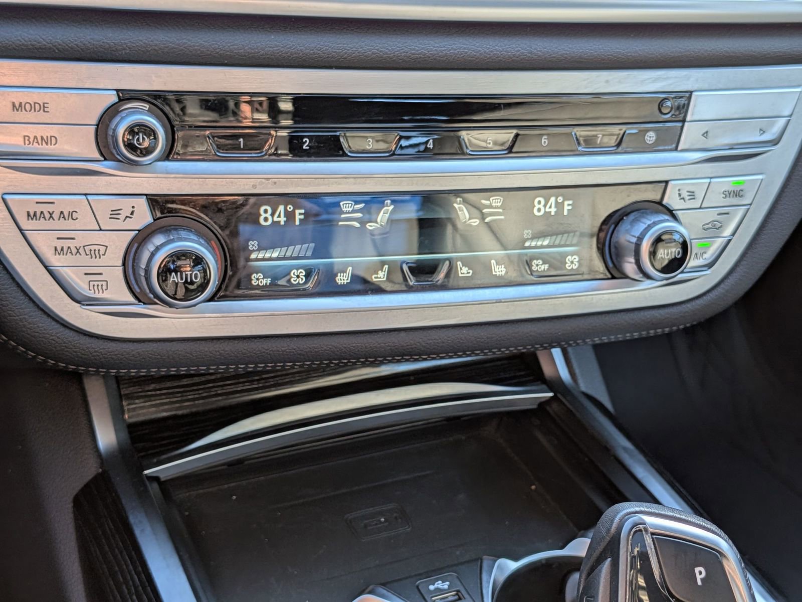 Used 2022 BMW 740i xDrive w/ M Sport Package image 25