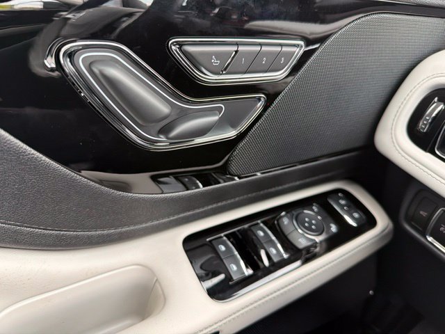 New 2027 Lincoln Aviator AWD image 23