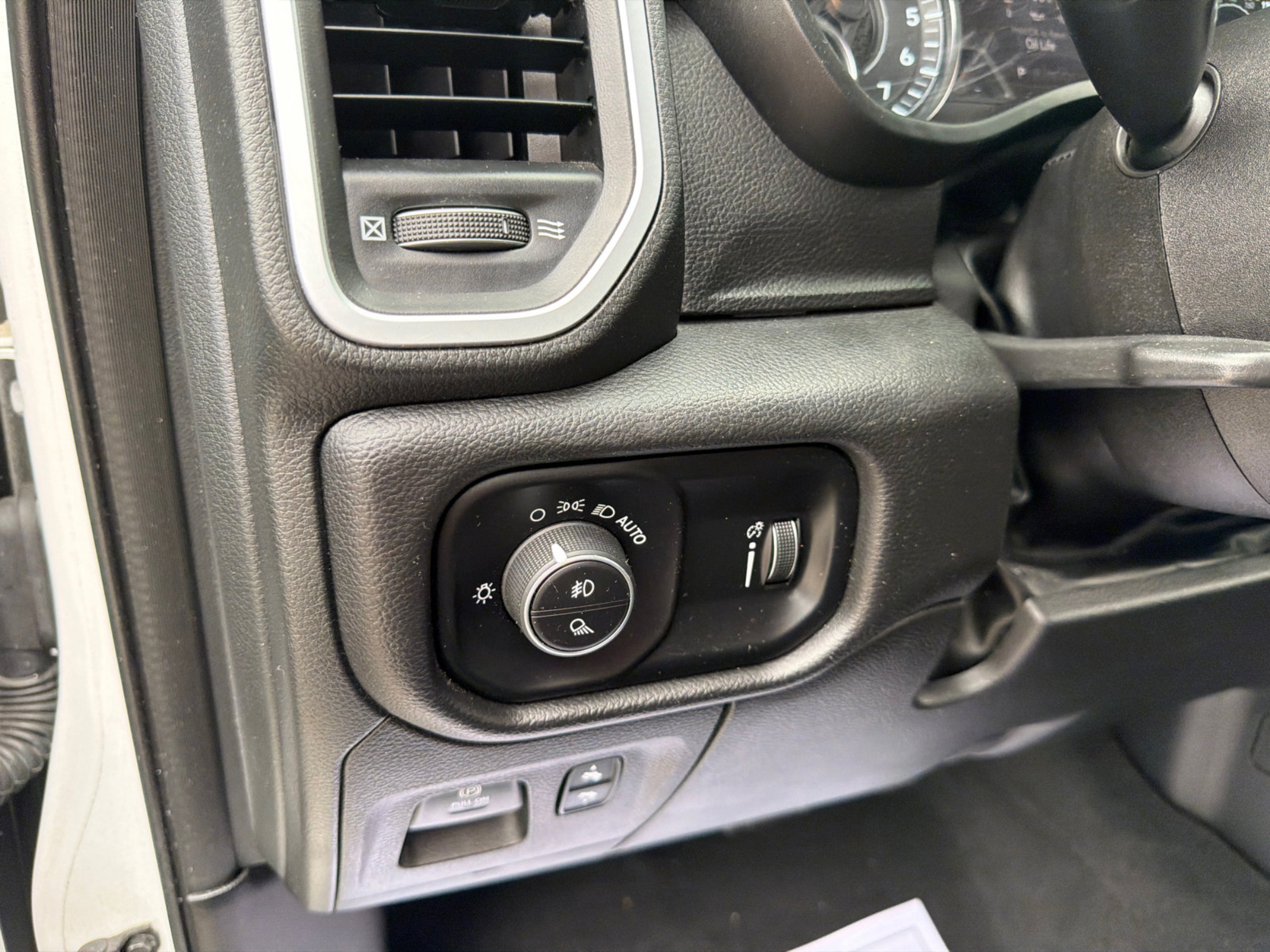 Used 2022 RAM 1500 Big Horn AWD/4WD image 19
