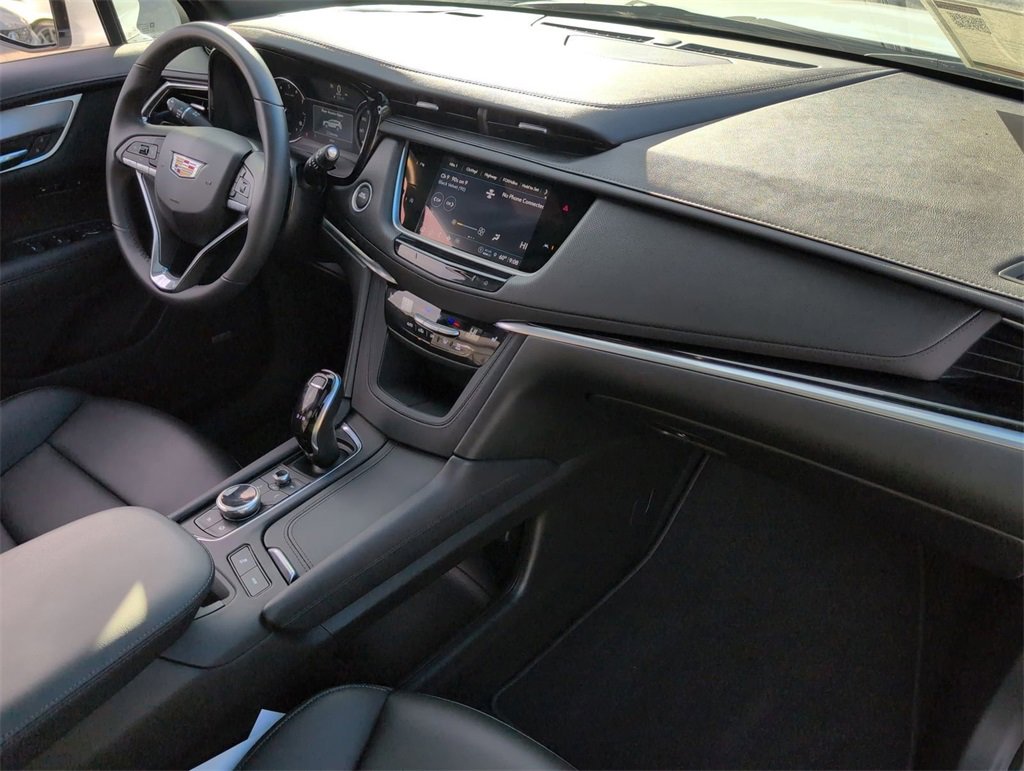 Used 2025 Cadillac XT6 Luxury image 31