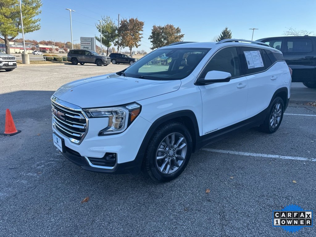 Used 2024 GMC Terrain SLT image 13