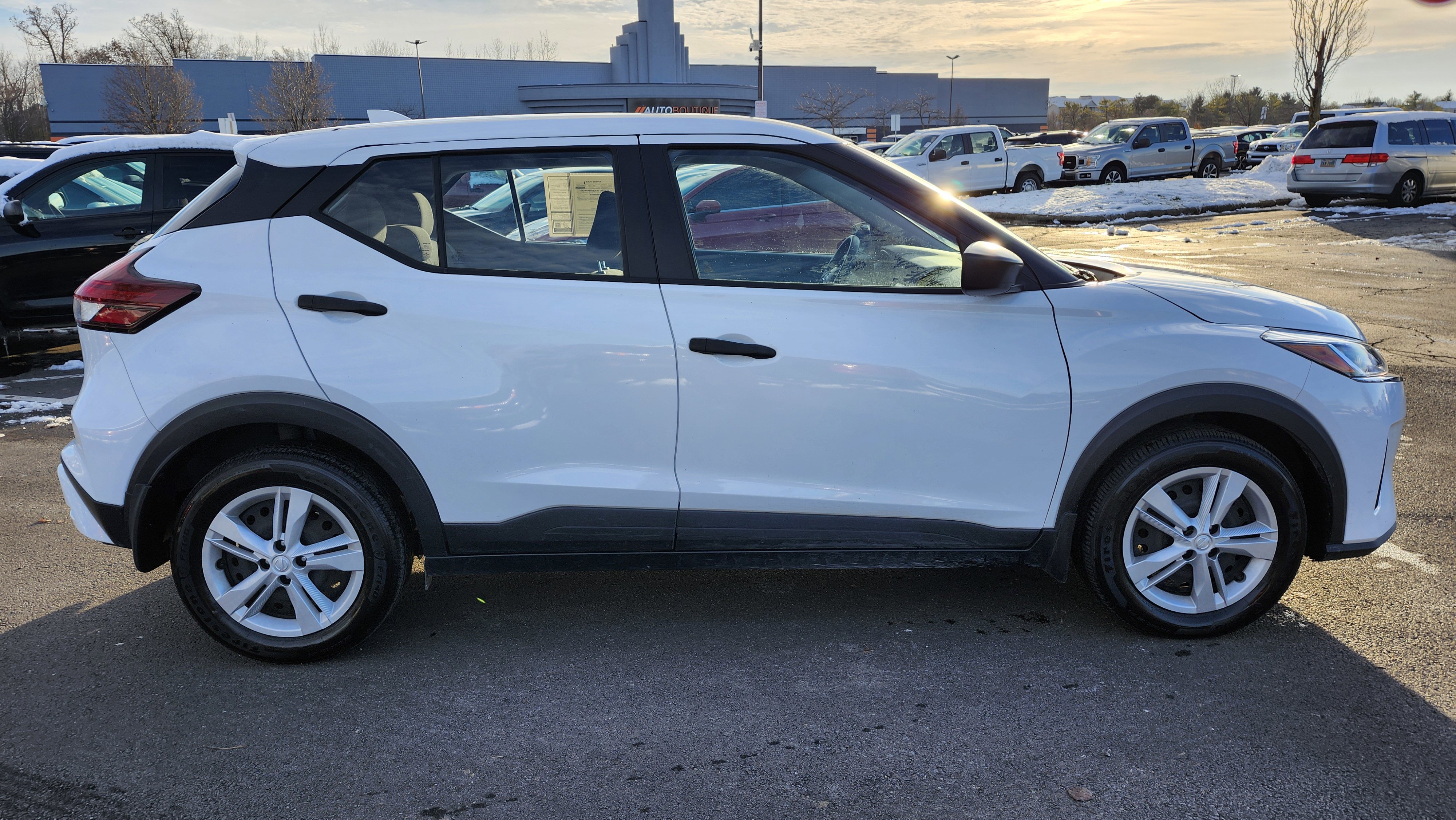 Used 2022 Nissan Kicks S image 17