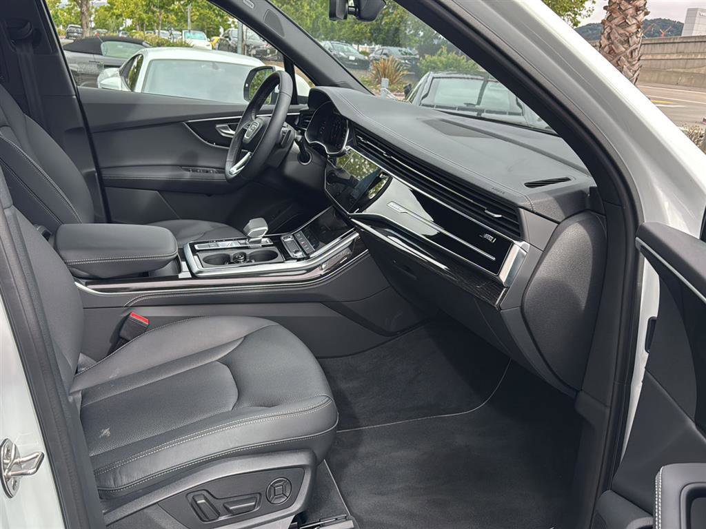 Used 2026 Audi Q7 2.0T Premium Plus w/ Premium Plus Package AWD/4WD image 13