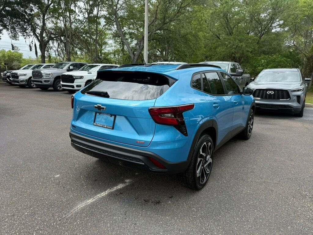 Used 2025 Chevrolet Trax RS w/ Sunroof Package image 11