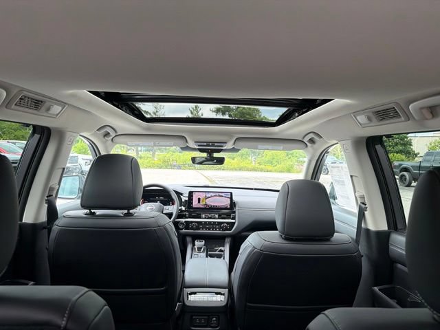 New 2026 Nissan Pathfinder Platinum AWD/4WD image 16