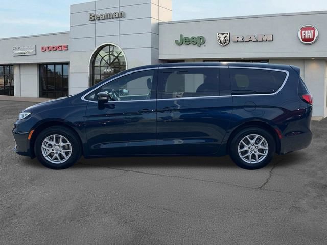 Used 2025 Chrysler Pacifica Select FWD image 4