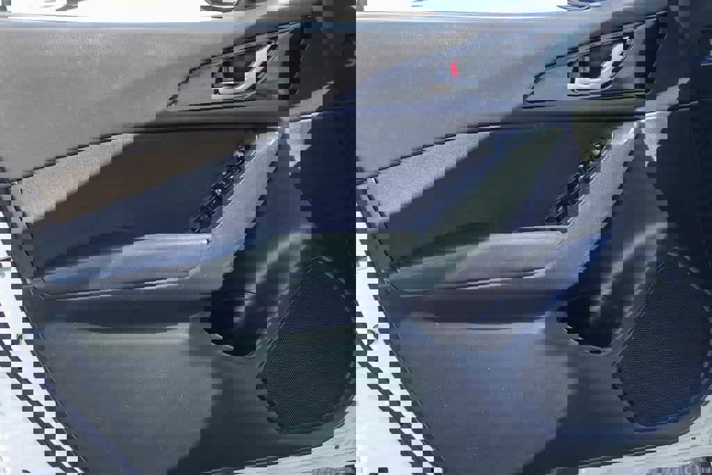 Used 2016 MAZDA MAZDA3 i Sport w/ Preferred Equipment Package image 19