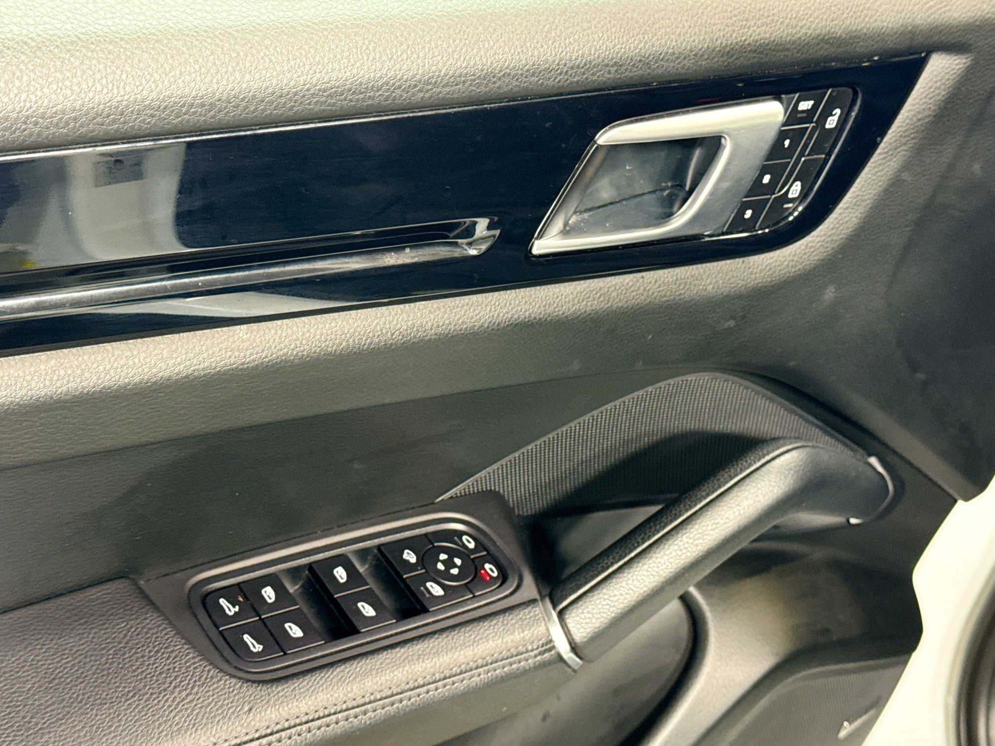 Certified 2022 Porsche Cayenne Coupe image 23