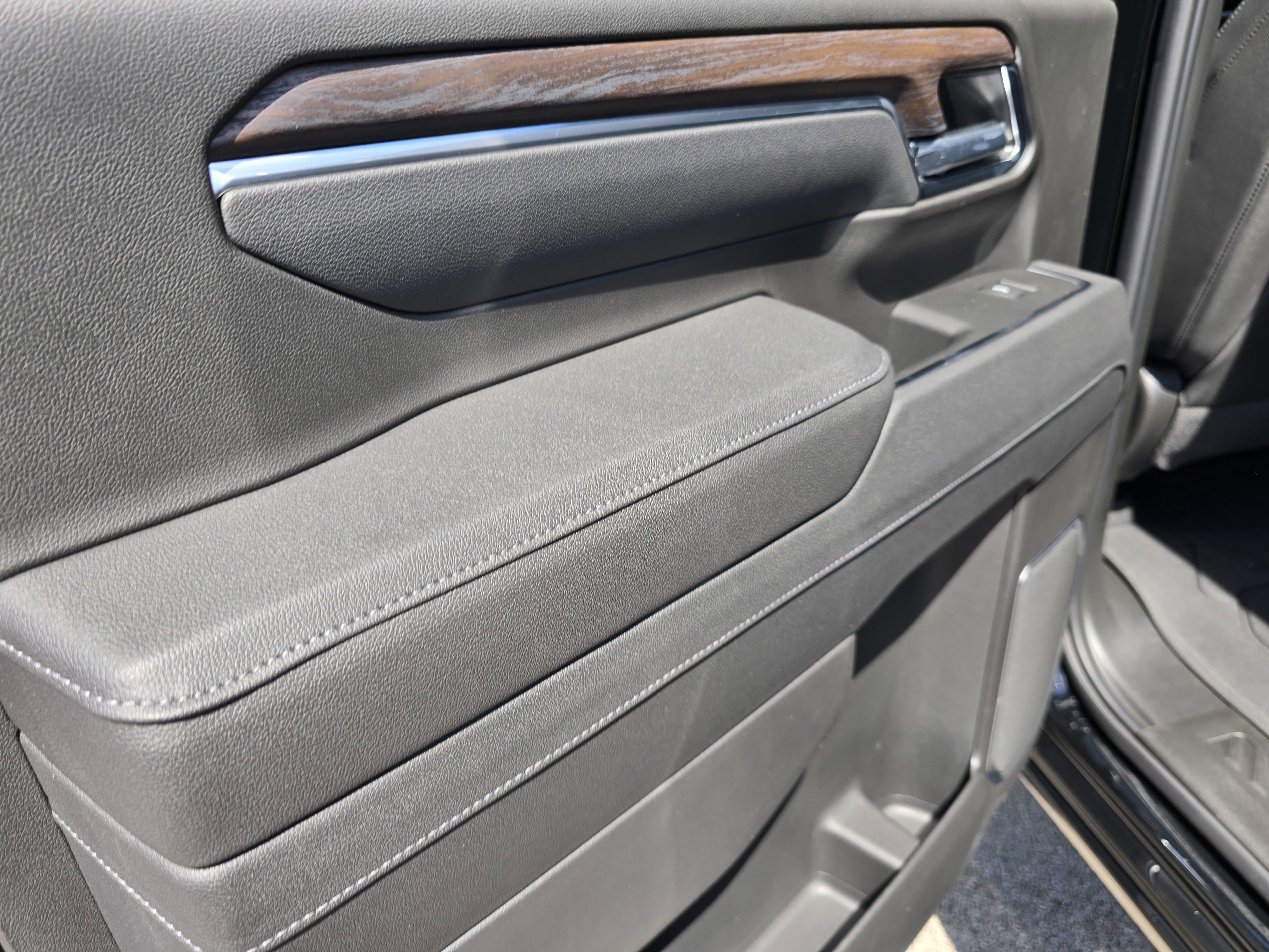 New 2025 GMC Sierra 2500 SLT w/ SLT Convenience Package image 16