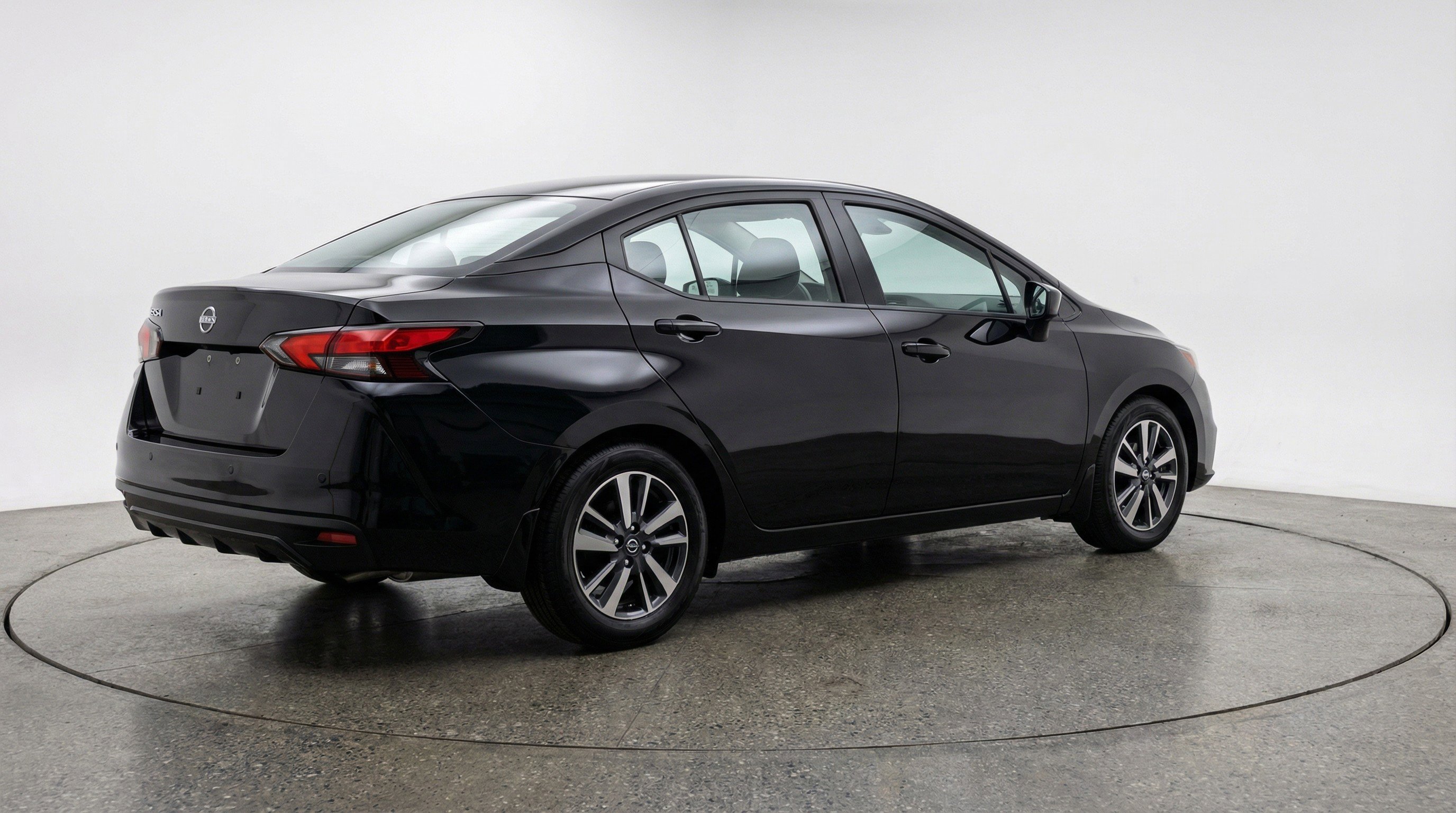 Used 2025 Nissan Versa SV image 9