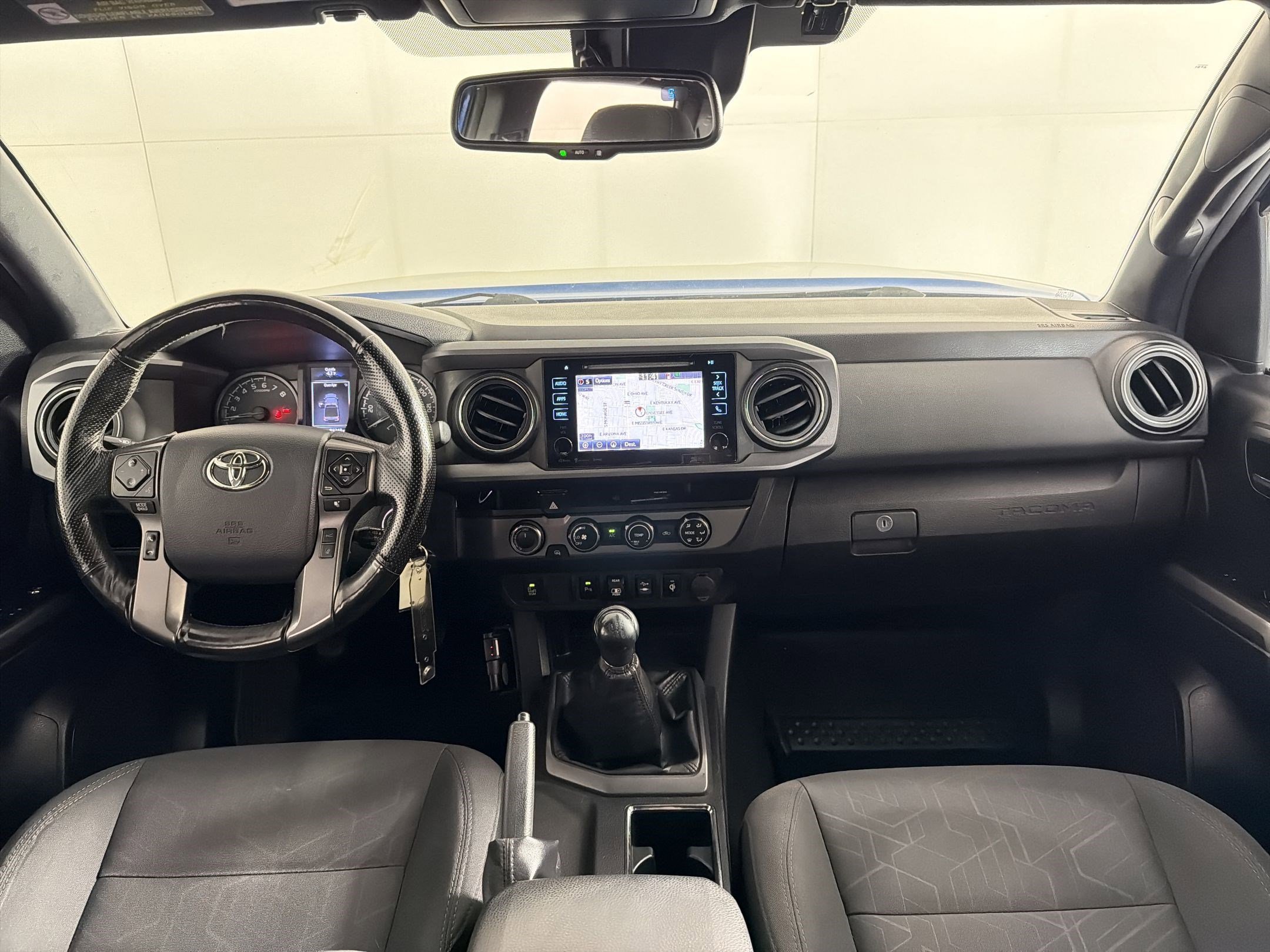 Used 2018 Toyota Tacoma TRD Off-Road w/ Technology Package AWD/4WD image 16