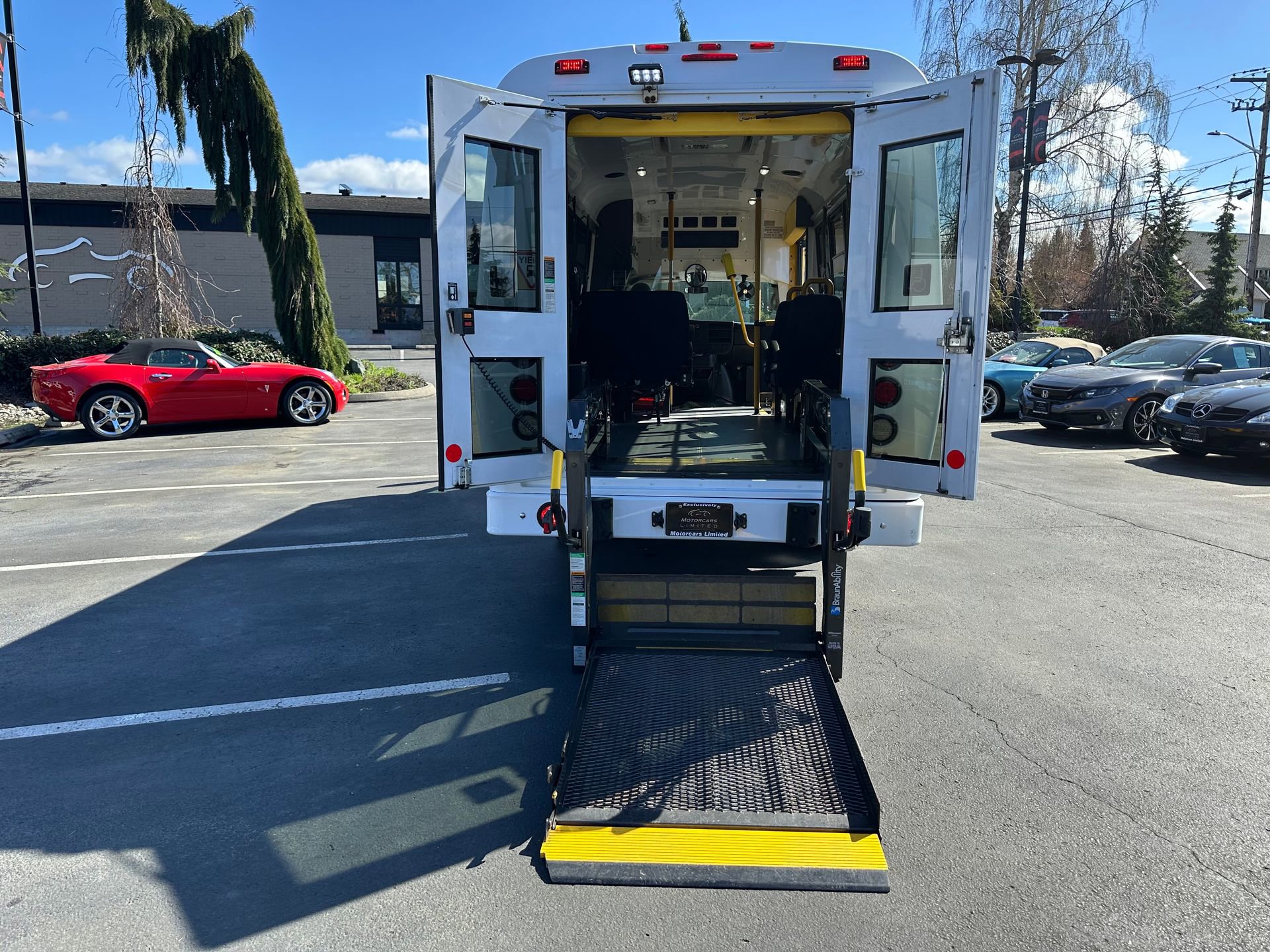 Used 2014 Chevrolet Express 3500 RWD image 27