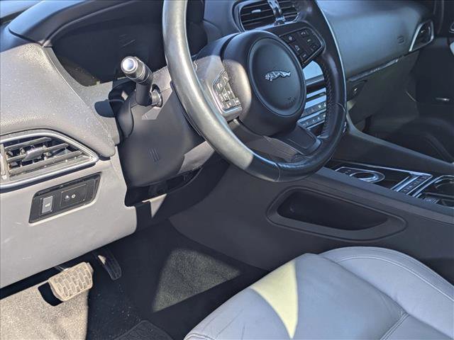 Used 2017 Jaguar F-PACE Prestige image 9
