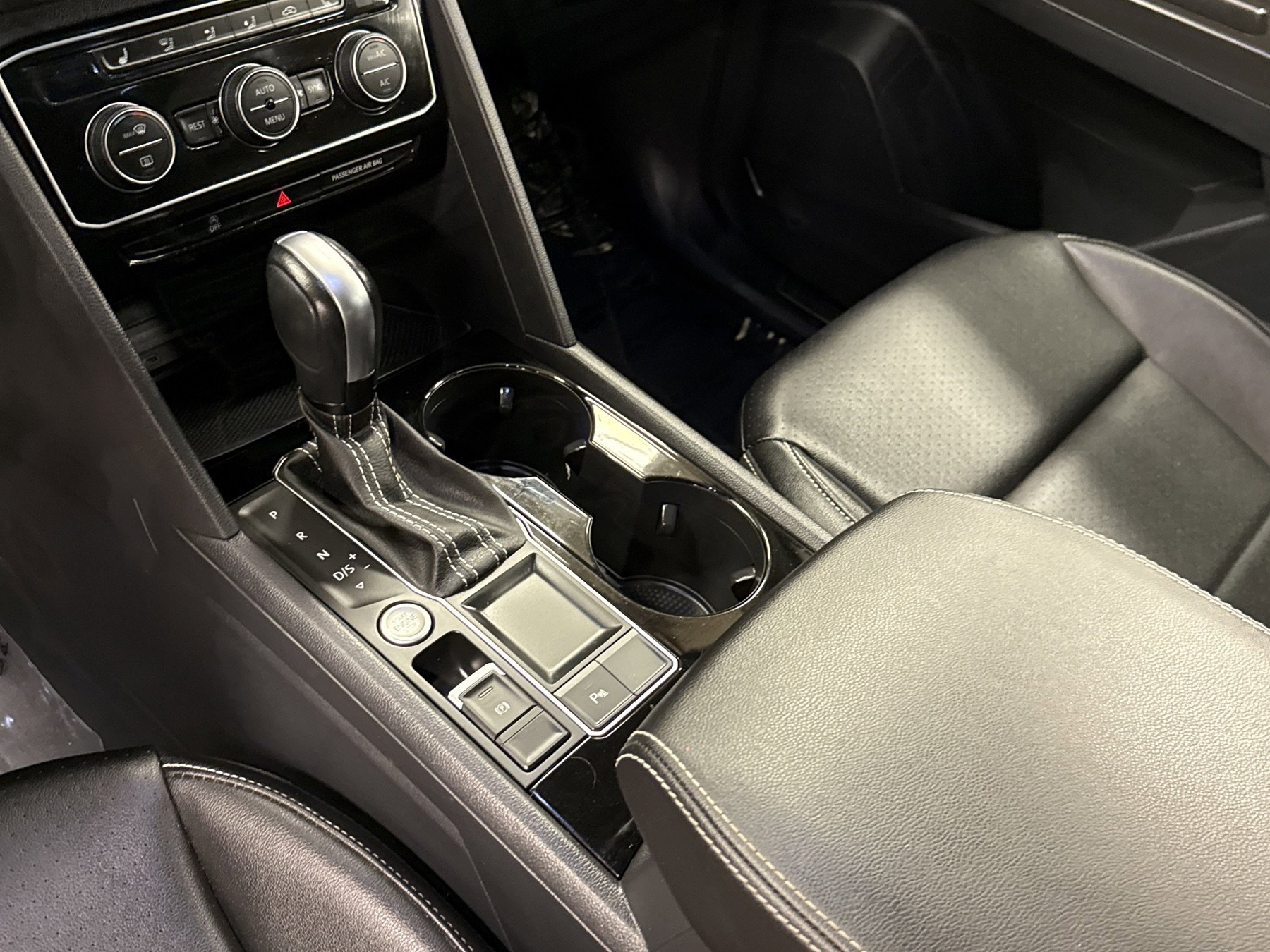 Used 2022 Volkswagen Atlas SE image 9